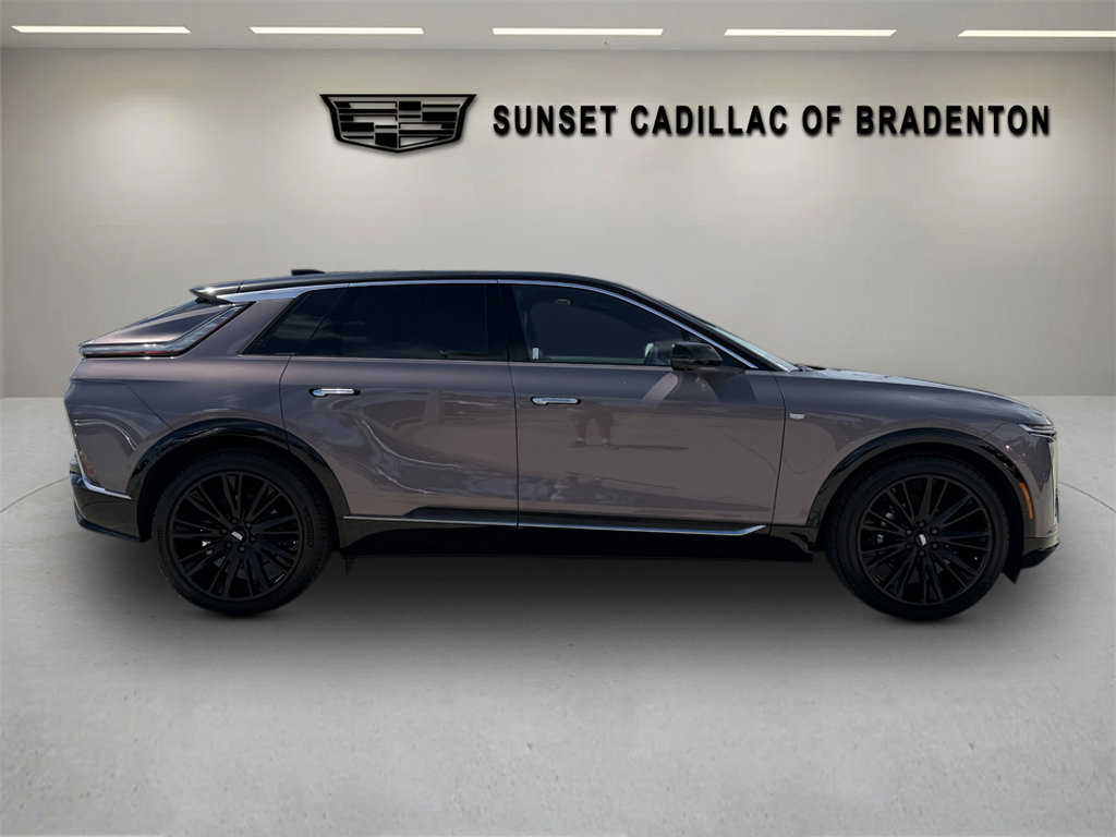 Certified 2026 Cadillac Lyriq Signature Luxury w/ LPO, Blue Accent Package AWD/4WD image 2