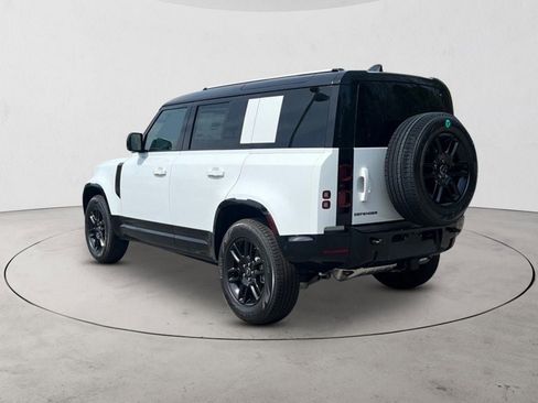 New 2025 Land Rover Defender 110 X-Dynamic SE image 3