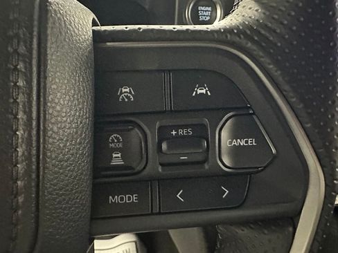 Used 2025 Toyota 4Runner SR5 AWD/4WD image 20
