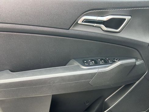 Used 2023 Kia Sportage LX image 12