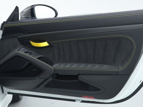 Used 2025 Porsche 718 Cayman GT4 RS RWD image 17