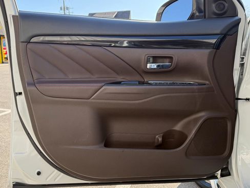 Used 2018 Mitsubishi Outlander SEL image 18