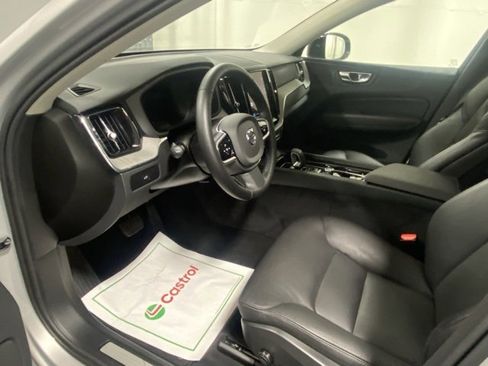 Used 2025 Volvo XC60 B5 Plus image 10