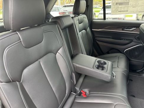 New 2026 Jeep Grand Cherokee Limited AWD/4WD image 17