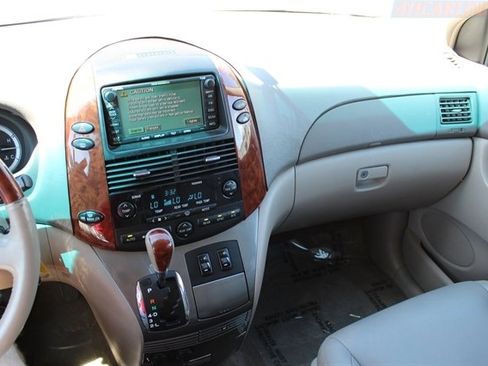 Used 2005 Toyota Sienna XLE Limited AWD/4WD image 11