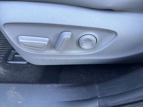 Used 2023 Toyota Highlander XLE image 10