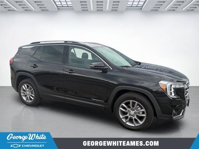 Used 2022 GMC Terrain SLT AWD/4WD image 1