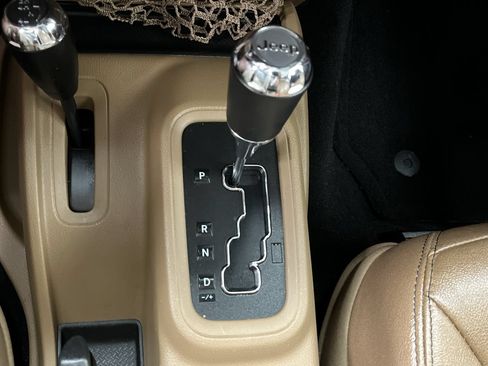Used 2014 Jeep Wrangler Sahara w/ Dual Top Group AWD/4WD image 19