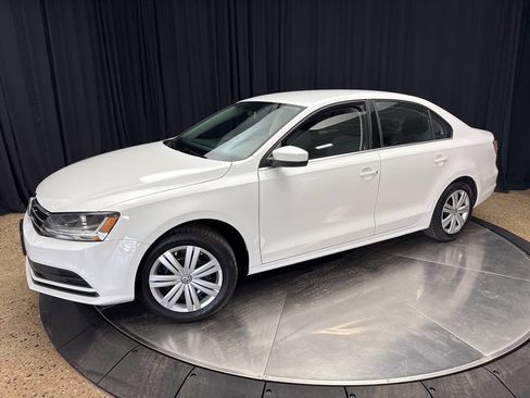Used 2017 Volkswagen Jetta S image 3