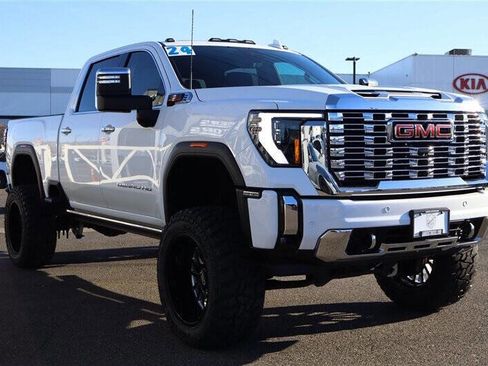 Used 2024 GMC Sierra 3500 Denali w/ Denali Reserve Package image 7