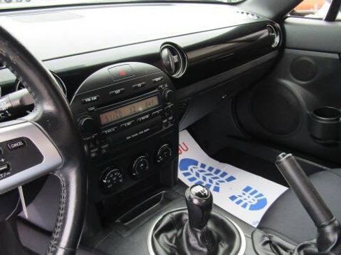 Used 2006 MAZDA MX-5 Miata Sport RWD image 10