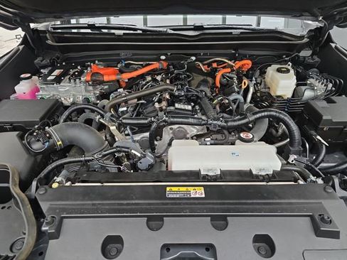 Used 2025 Toyota Tacoma Limited image 22