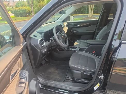 Used 2025 Chevrolet TrailBlazer LT AWD/4WD image 5