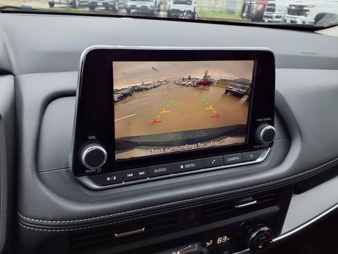 Used 2025 Nissan Rogue SV image 11