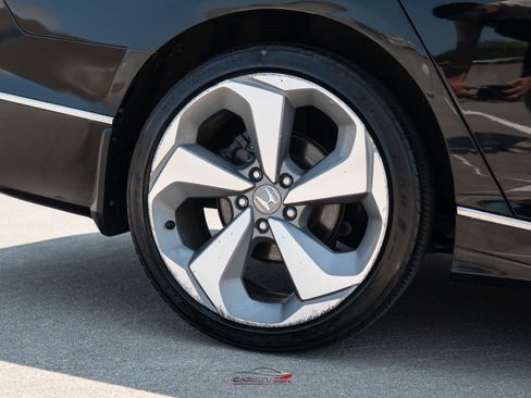 Used 2018 Honda Accord Touring image 10