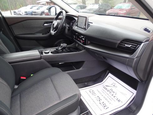 Used 2021 Nissan Rogue SV image 44