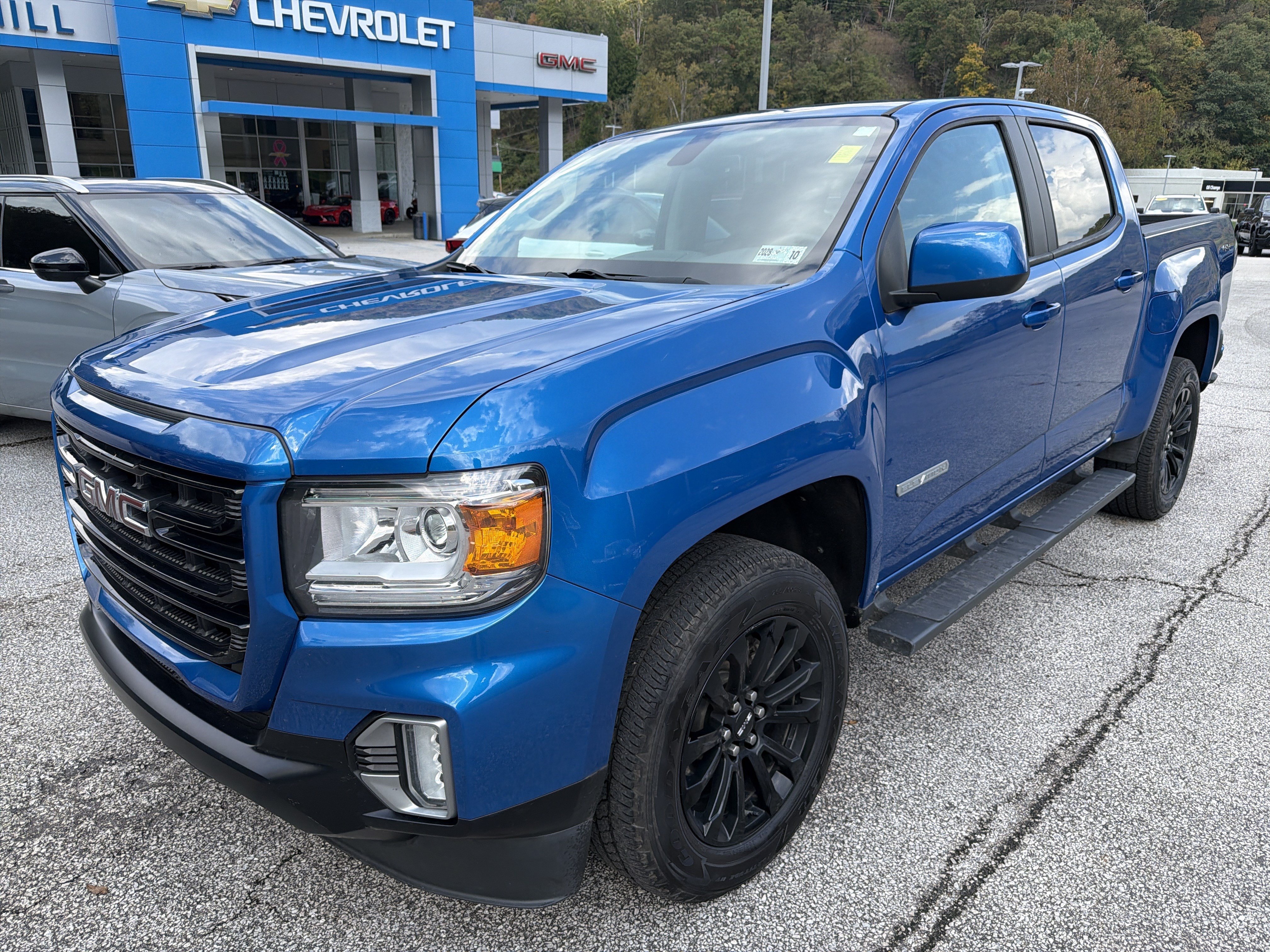 Used 2022 GMC Canyon Elevation w/ Elevation Premium Package AWD/4WD image 4