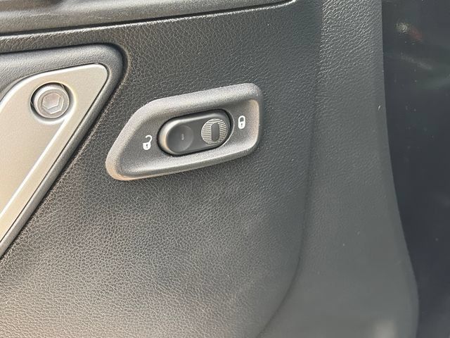 Used 2018 Jeep Wrangler Unlimited Rubicon w/ Connectivity Group AWD/4WD image 20
