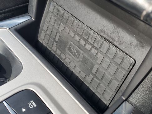 Used 2023 Ford Explorer Limited image 9