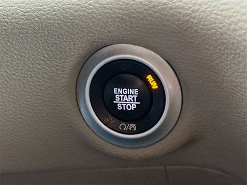 Used 2018 Chrysler Pacifica Limited w/ Tire & Wheel Group image 27