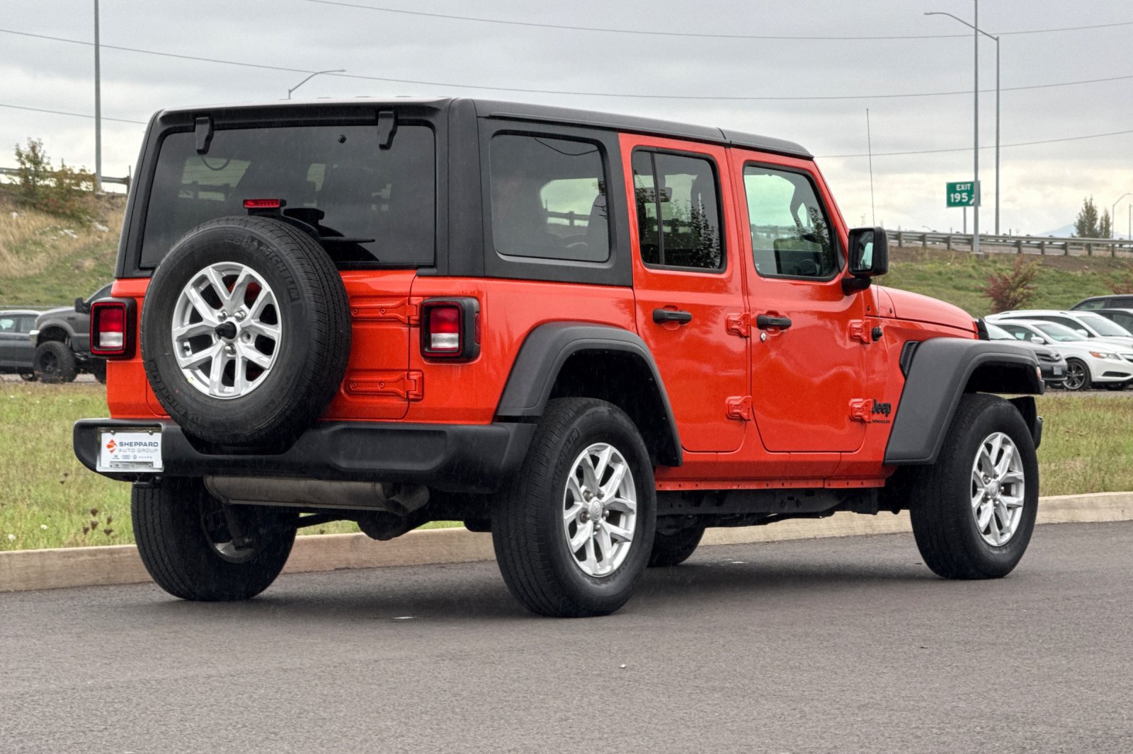 Used 2023 Jeep Wrangler Unlimited Sport AWD/4WD image 3