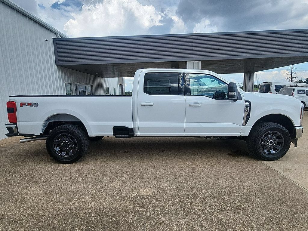 New 2027 Ford F350 XLT w/ XLT Premium Package AWD/4WD image 9