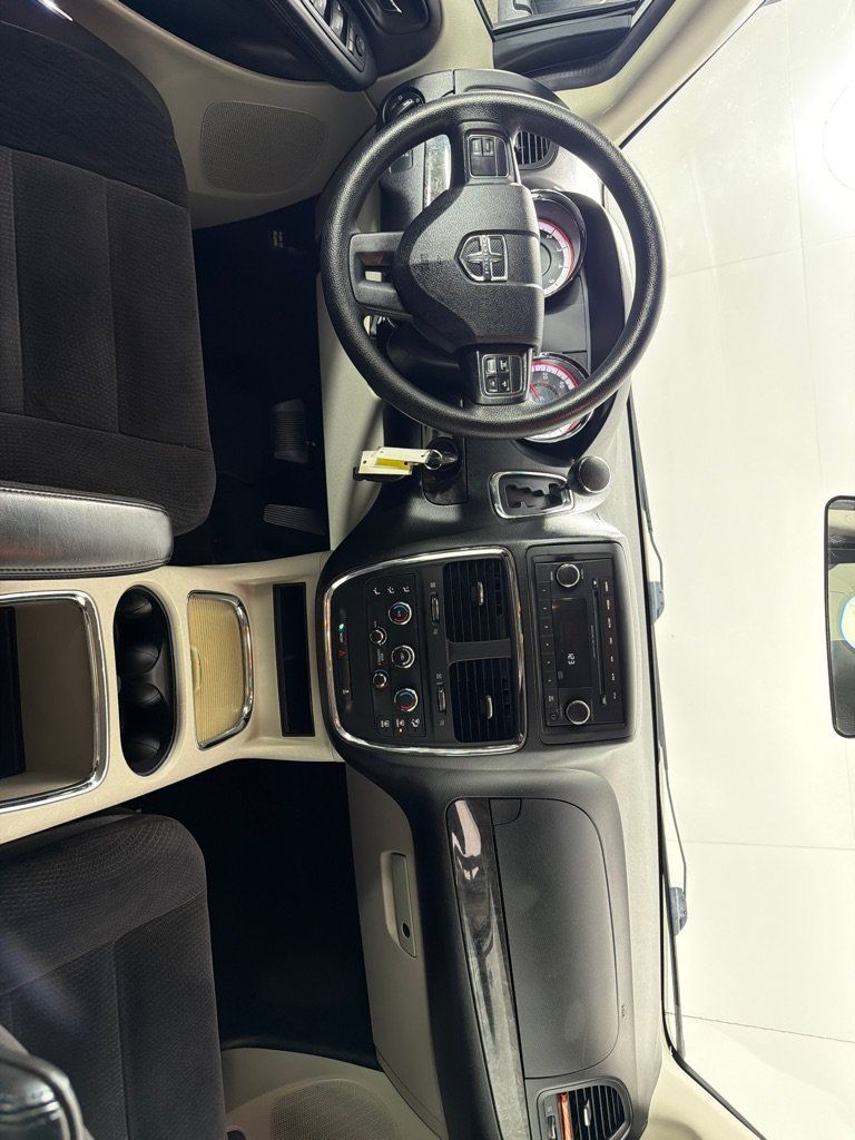 Used 2014 Dodge Grand Caravan SXT FWD image 25