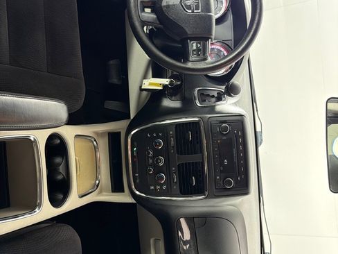Used 2014 Dodge Grand Caravan SXT FWD image 25