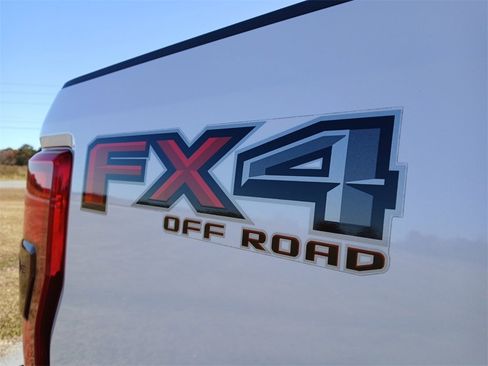 Certified 2019 Ford F250 Lariat w/ Chrome Package image 17