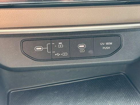 Used 2025 Kia Carnival LXS FWD image 31