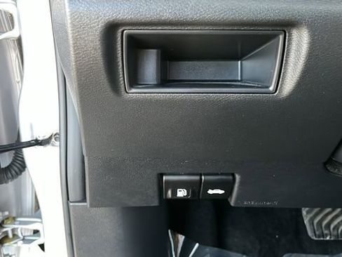 Used 2025 Nissan Versa SV image 8