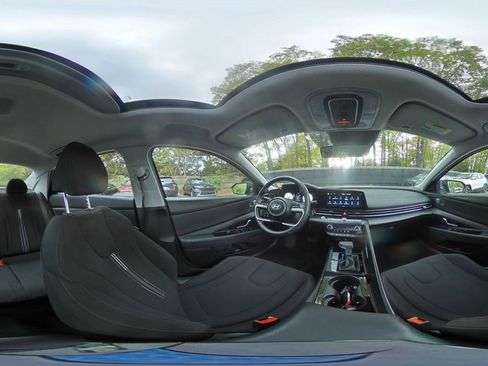Used 2025 Hyundai Elantra SEL FWD image 42
