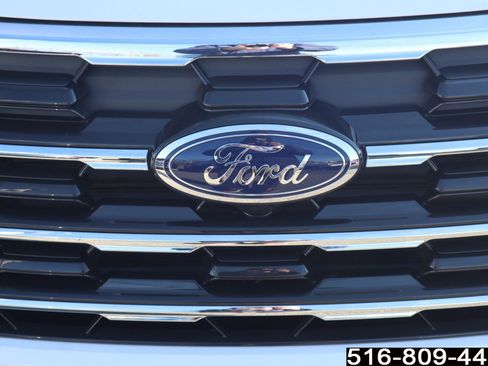 Used 2025 Ford Explorer Active AWD/4WD image 35