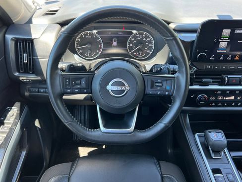 Used 2025 Nissan Pathfinder SL w/ SL Premium Package FWD image 14