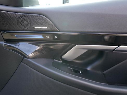 Used 2024 BMW 530i xDrive w/ Convenience Package image 62