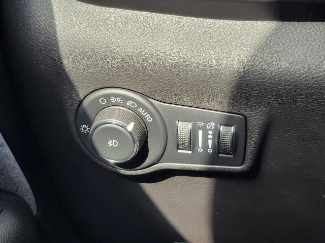 Used 2023 Jeep Compass Latitude AWD/4WD image 14