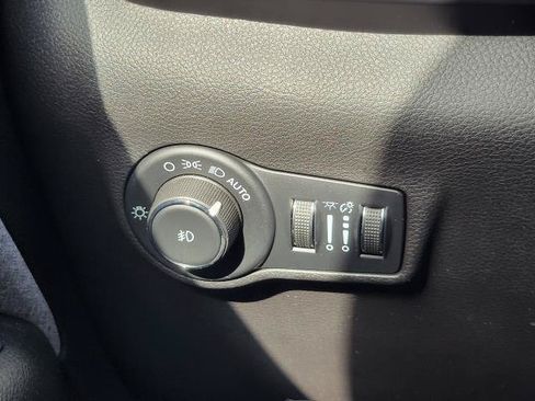 Used 2023 Jeep Compass Latitude AWD/4WD image 14