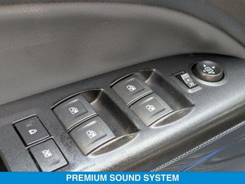 Used 2019 Chevrolet Colorado Z71 AWD/4WD image 12