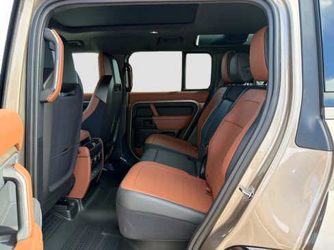New 2026 Land Rover Defender 110 OCTA AWD/4WD image 21
