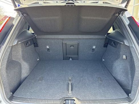 Used 2025 Volvo XC40 B5 Plus AWD/4WD image 12