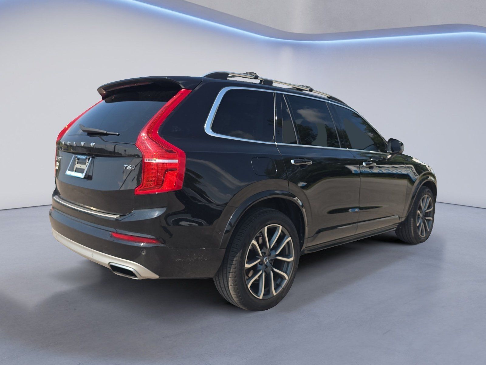 Used 2017 Volvo XC90 T6 Momentum w/ Vision Package AWD/4WD image 6