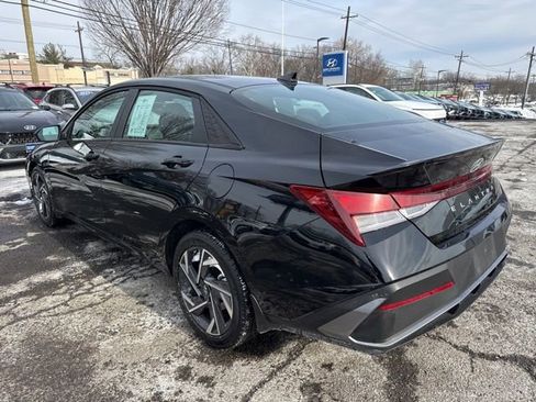 Certified 2025 Hyundai Elantra Sport image 17