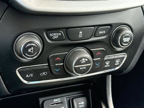 Used 2014 Jeep Cherokee Trailhawk w/ Technology Group image 23