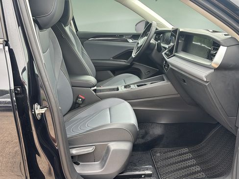 New 2026 Volkswagen Tiguan SE AWD/4WD image 11