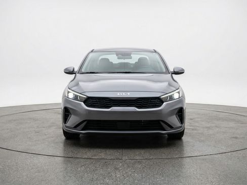 Used 2025 Kia K4 LXS image 2