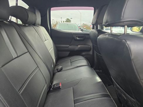 Used 2017 Toyota Tacoma TRD Off-Road w/ Tow Package image 12