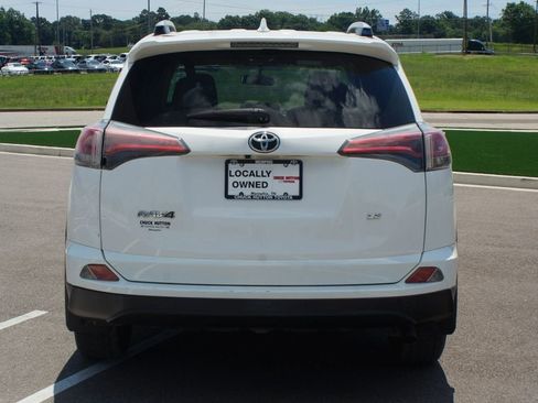 Used 2016 Toyota RAV4 LE FWD image 3