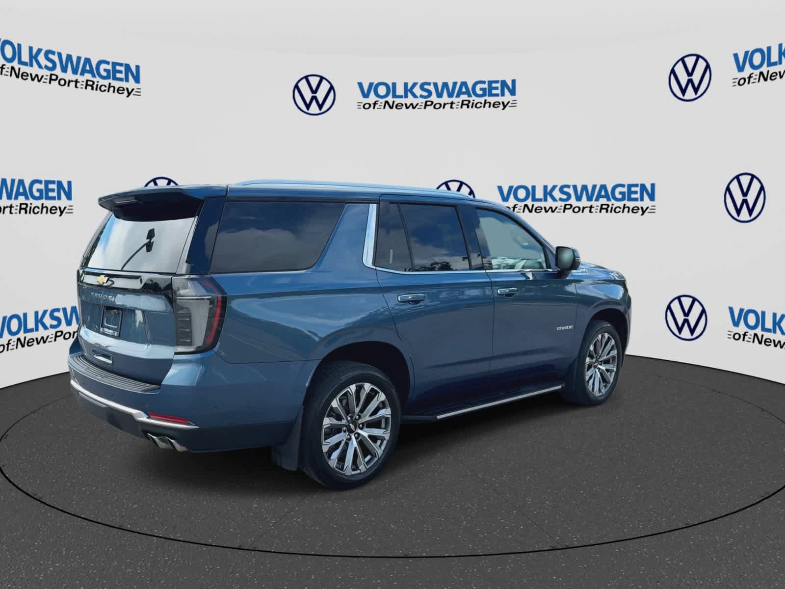 Used 2025 Chevrolet Tahoe High Country AWD/4WD image 8