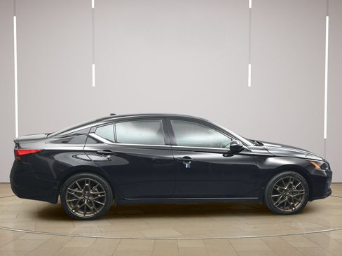 Certified 2025 Nissan Altima 2.5 SR FWD image 8