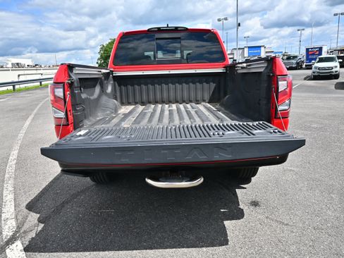 Used 2022 Nissan Titan PRO-4X w/ Pro-4x Convenience Package AWD/4WD image 10